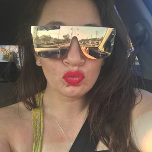 Meet your Posher, Laura